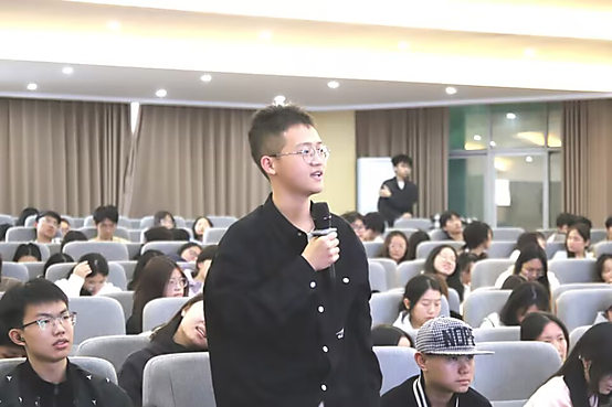 45ae732aad654a50aa049fc40d241b19.png 老师3.png